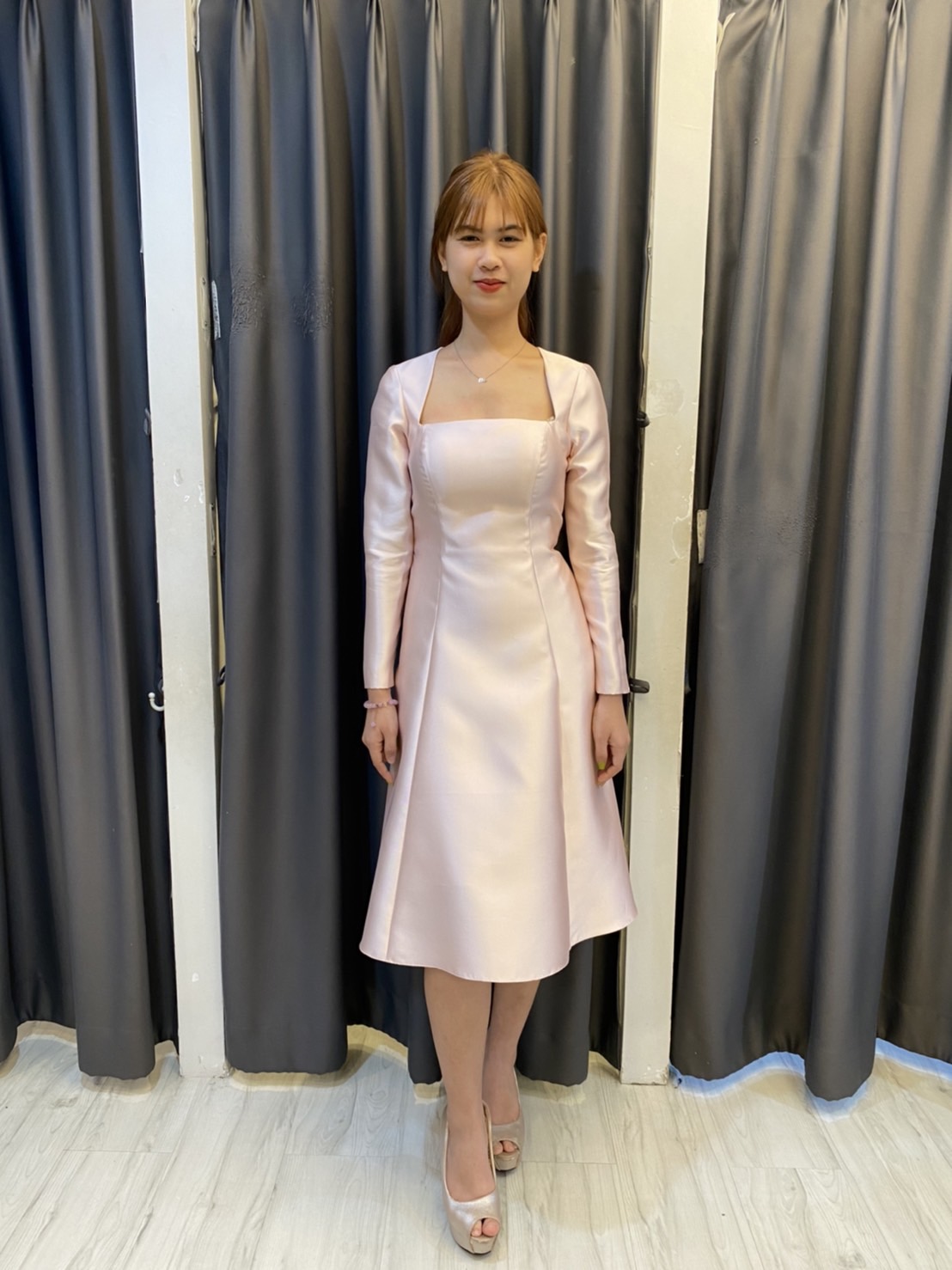 กรองแก้วสั้น ชมพู ชุดราตรีสั้น ชมพู
