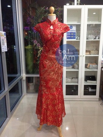 กี่เพ้ายาว นกยูง แดง ชุดราตรียาว แดง